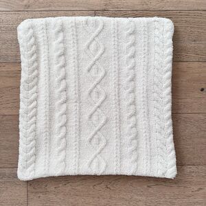 Barefoot Dreams Cream Fisherman Cable Pillow Sham 21" x 21" Zipper Closure Cozy